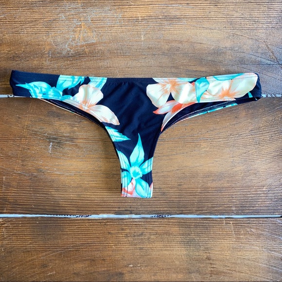 Rip Curl Other - RIP CURL | floral print cheeky/thong bikini bottom
